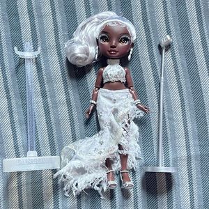 Rainbow High Rainbow Vision Ayesha Sterling Doll